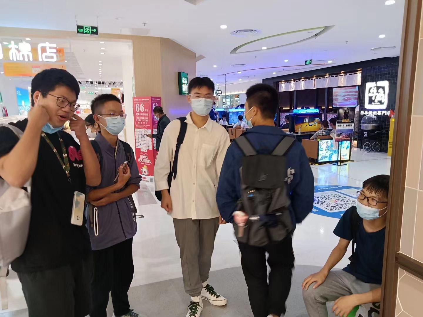 5人合影（我拍的）